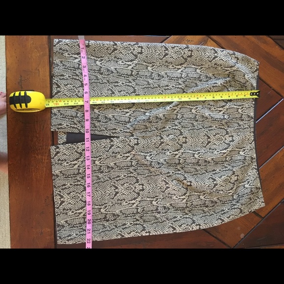 NWOT Dana Buchanan Snake Print Skirt. 14 - Picture 4 of 6